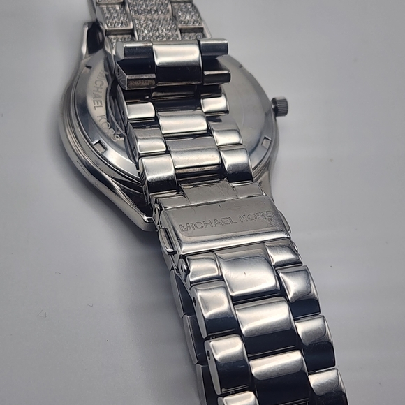 Michael Kors Women's Slim Runway Quartz Watch with Stainless-Steel Strap, Silver - Picture 4 of 6